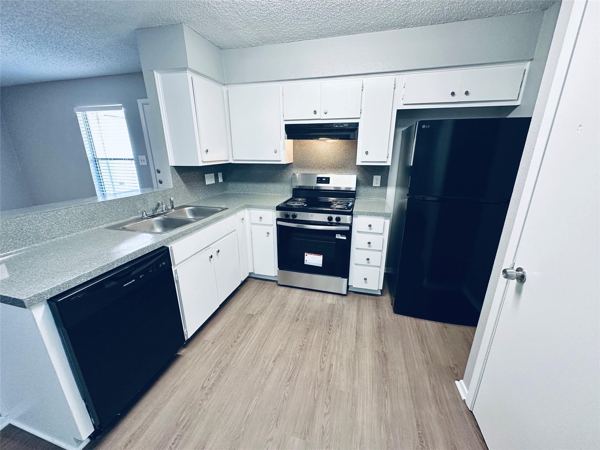5500 Rose Hill CIR #A, Austin, TX 78745 photo 2