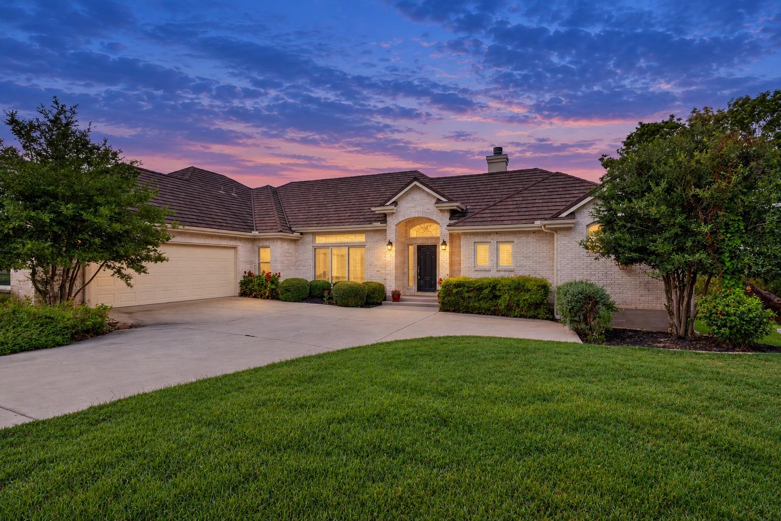 209 Overlook CT, Georgetown, TX 78628 photo 3