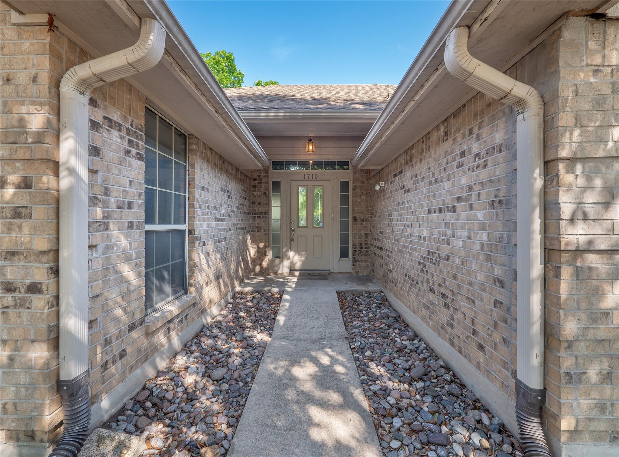 1710 Oaklawn DR, Taylor, TX 76574 photo 3