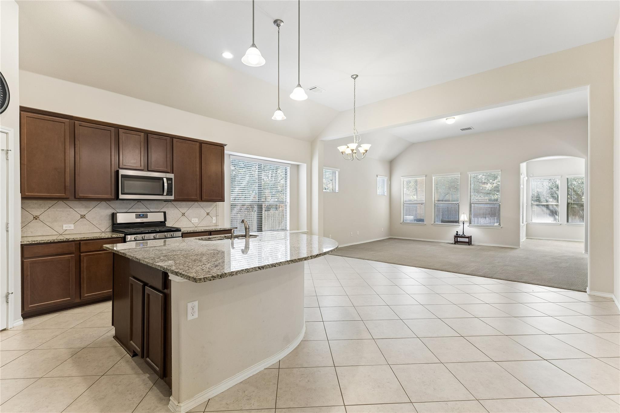 505 Cerezo DR, Leander, TX 78641 photo 2