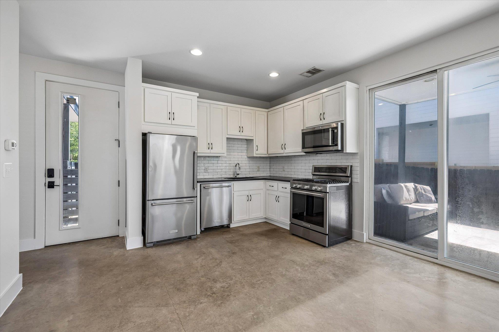 1182 Ridgeway DR #B, Austin, TX 78702 photo 5