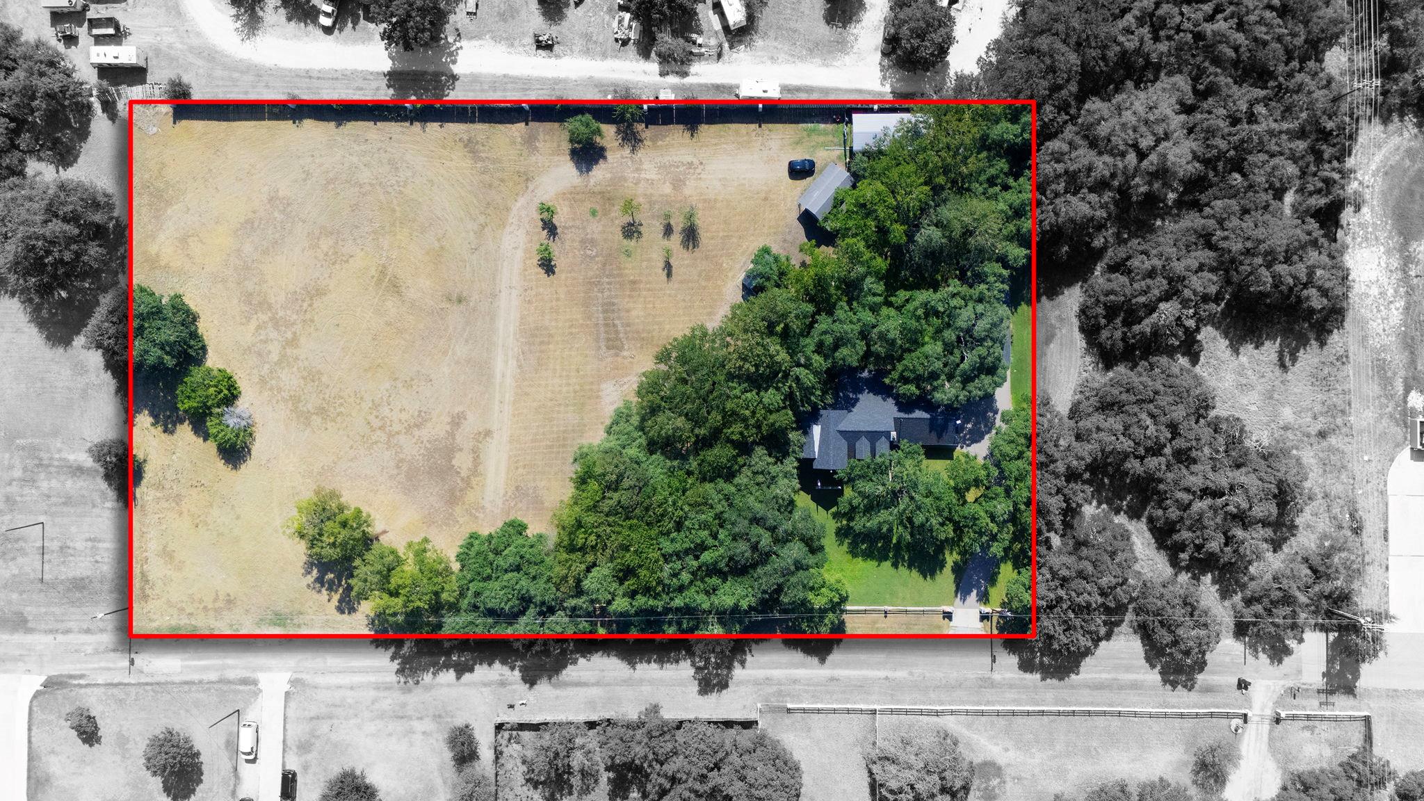 102 Independence DR, Liberty Hill, TX 78642 photo 2