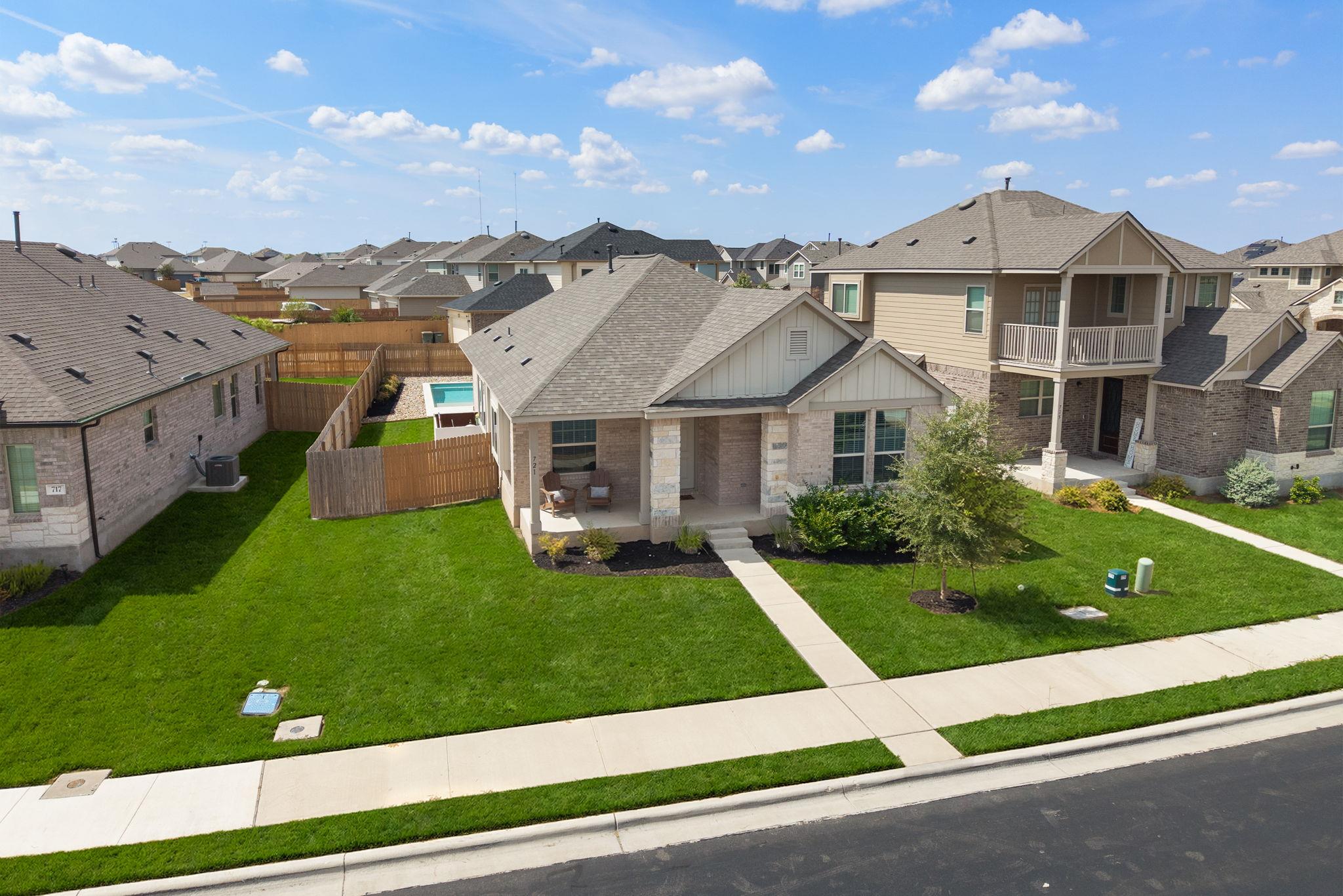 721 Paddock LN, Georgetown, TX 78626 photo 4