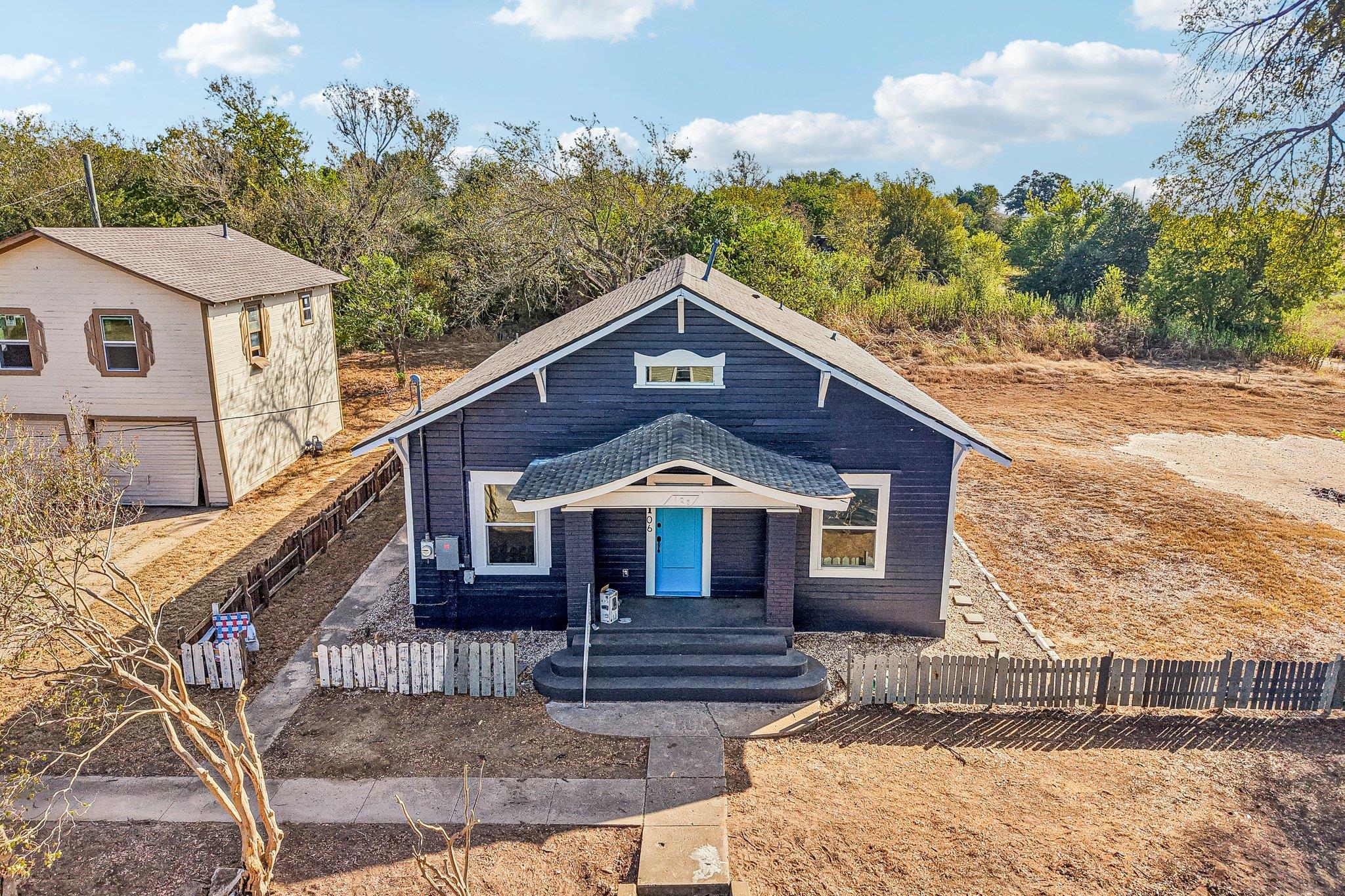 106 Pear ST, Rockdale, TX 76567 photo 2