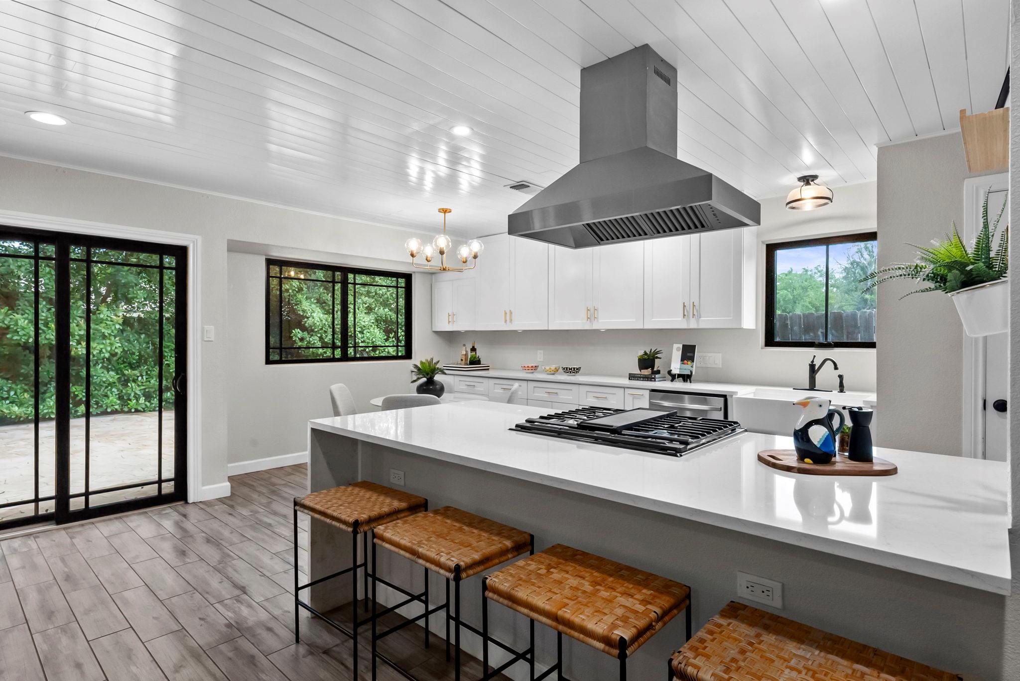 7906 Wycombe DR, Austin, TX 78749 photo 5