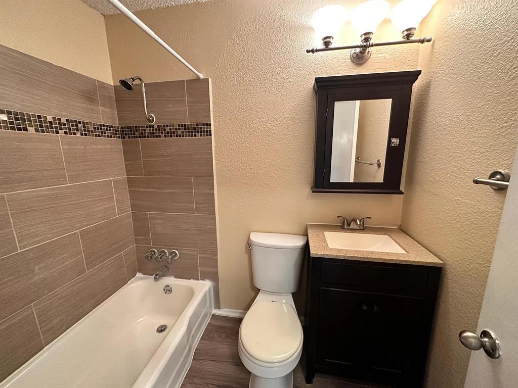 2401 Manor RD #220, Austin, TX 78722 photo 2