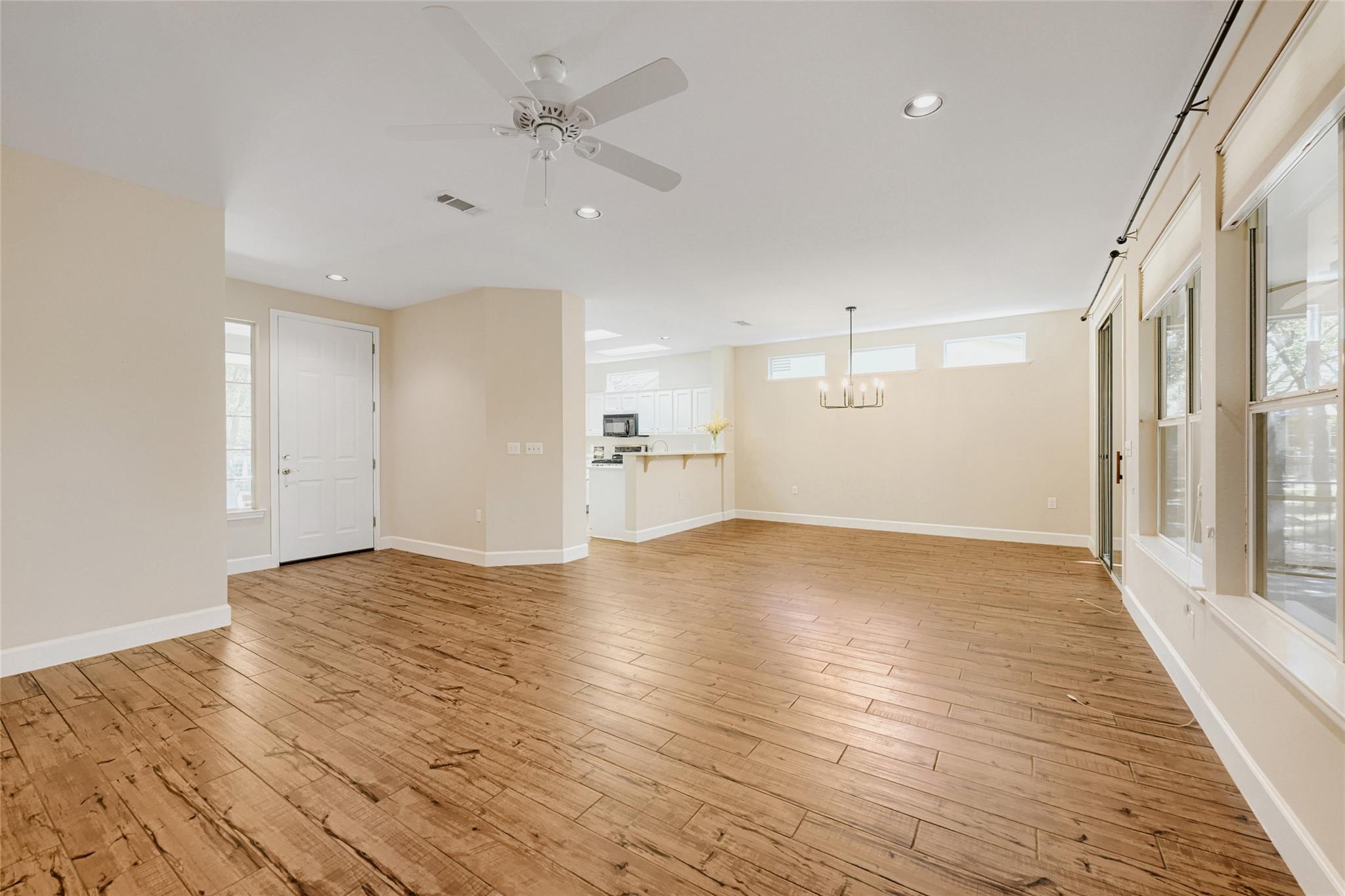 284 Whispering Wind DR, Georgetown, TX 78633 photo 4
