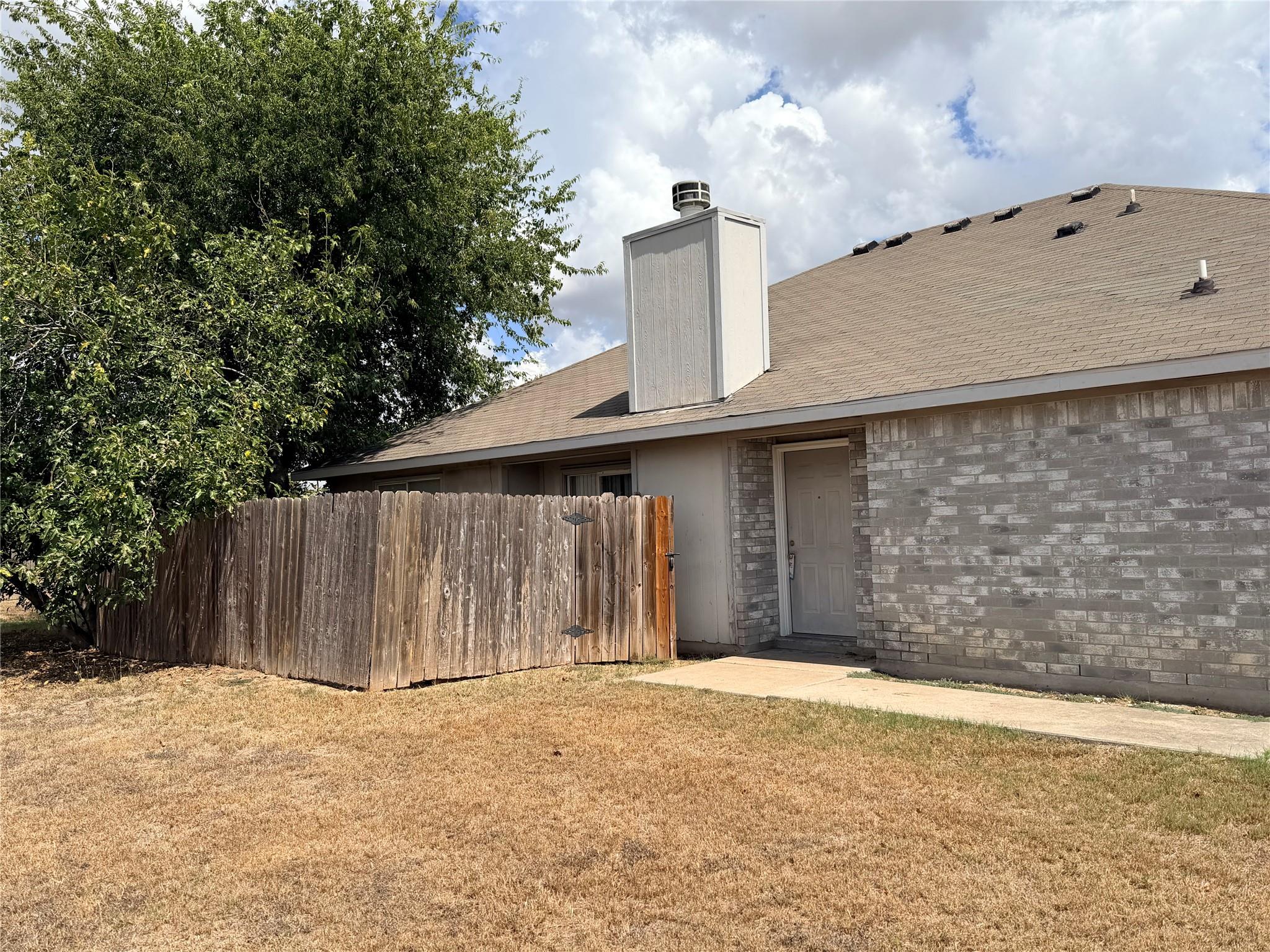 105 Axis Deer TRL #A, Hutto, TX 78634 photo 2