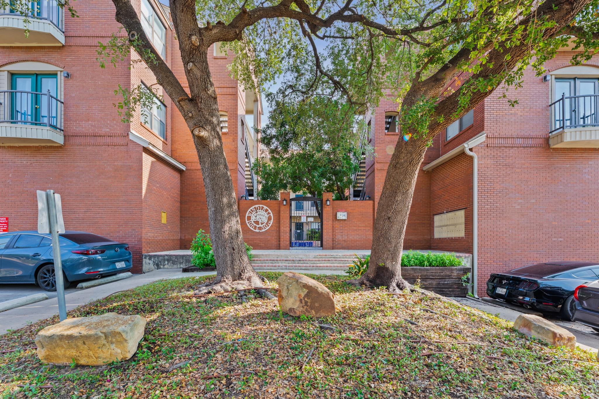 106 30th ST #308, Austin, TX 78705 photo 3
