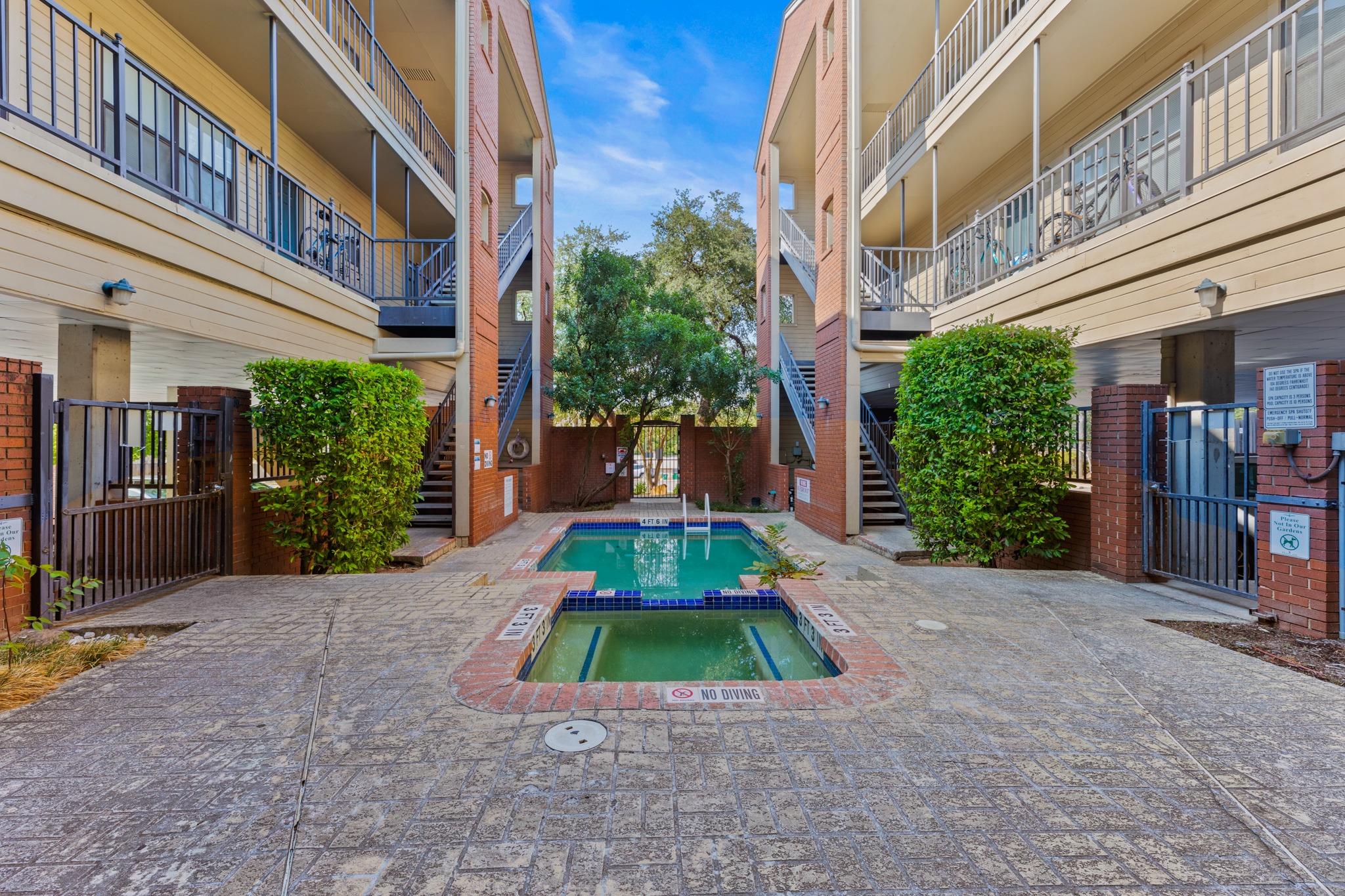 106 30th ST #308, Austin, TX 78705 photo 4