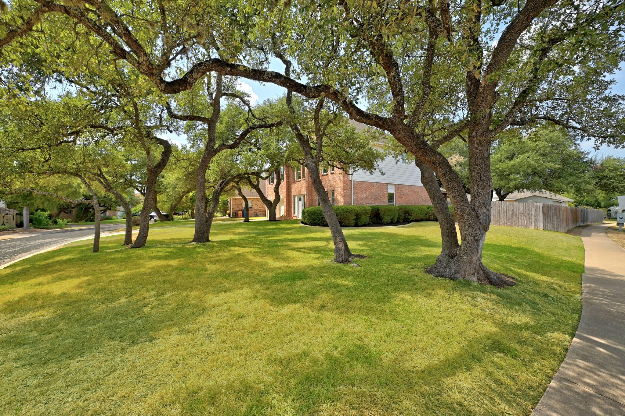 9100 Amanda DR, Austin, TX 78729 photo 3