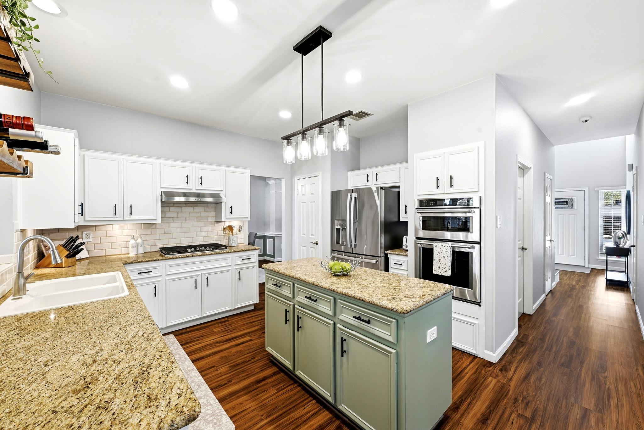 9100 Amanda DR, Austin, TX 78729 photo 4