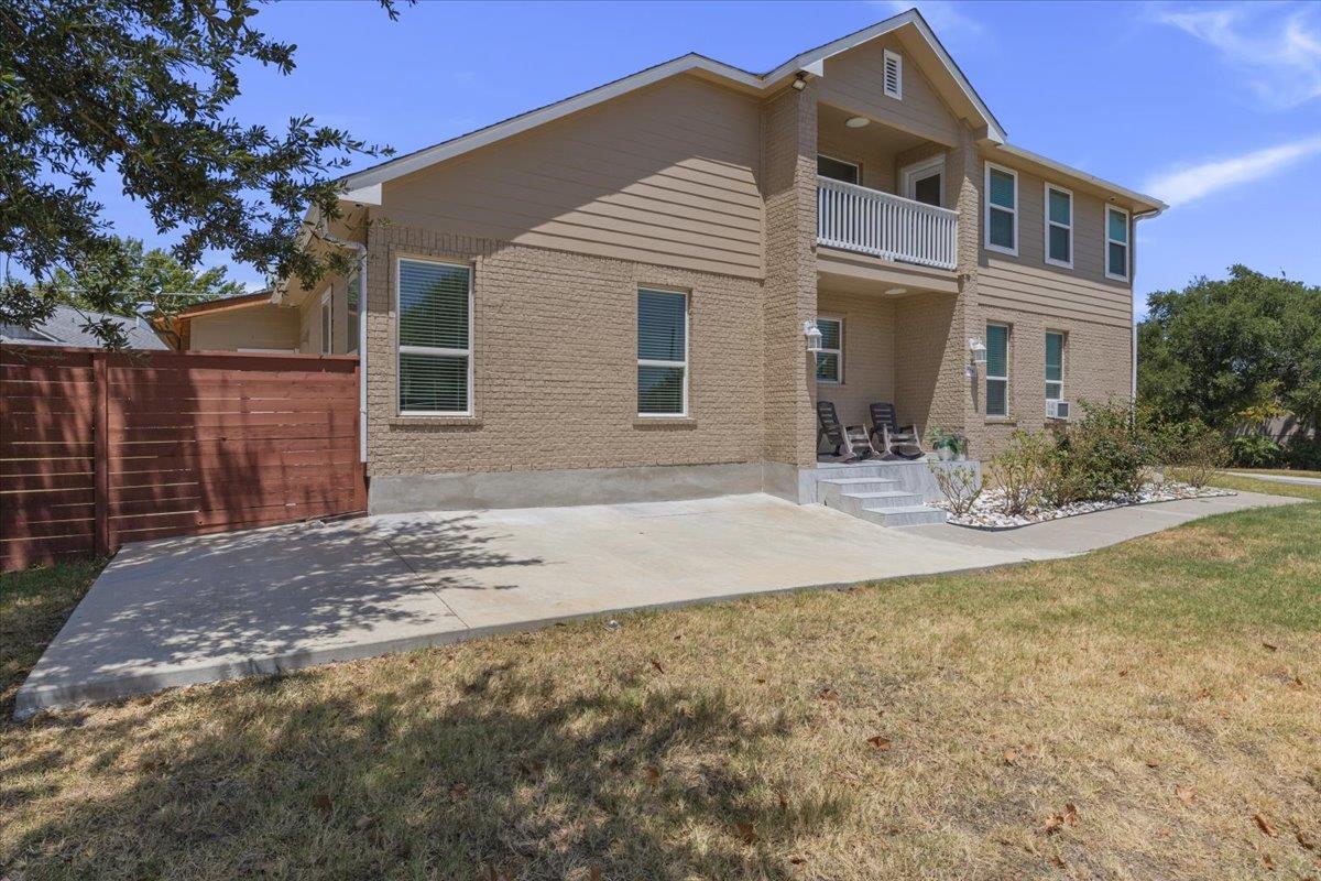 1106 Greenlawn BLVD, Round Rock, TX 78664 photo 3
