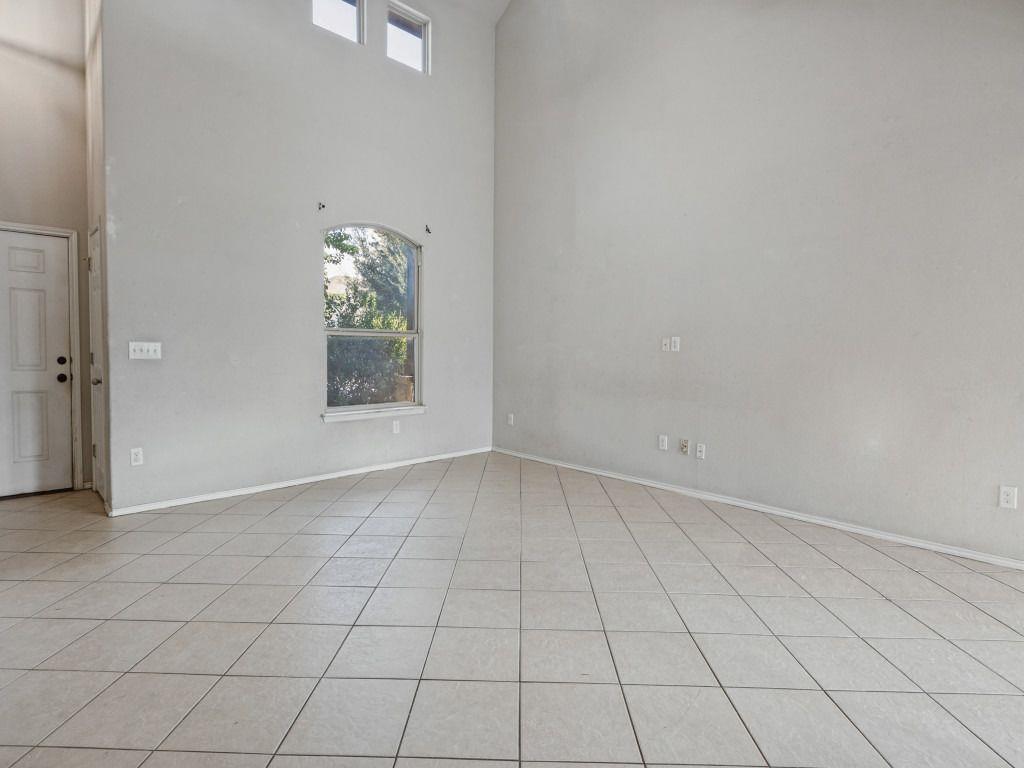 512 Eagle Brook LN, Buda, TX 78610 photo 3