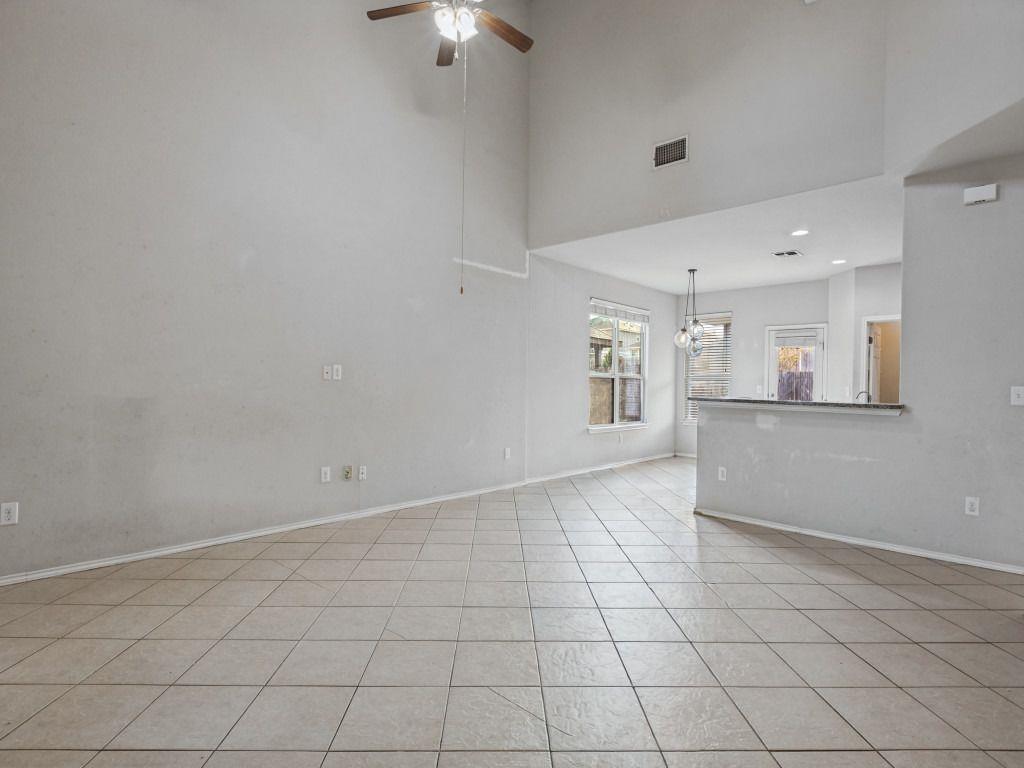 512 Eagle Brook LN, Buda, TX 78610 photo 4