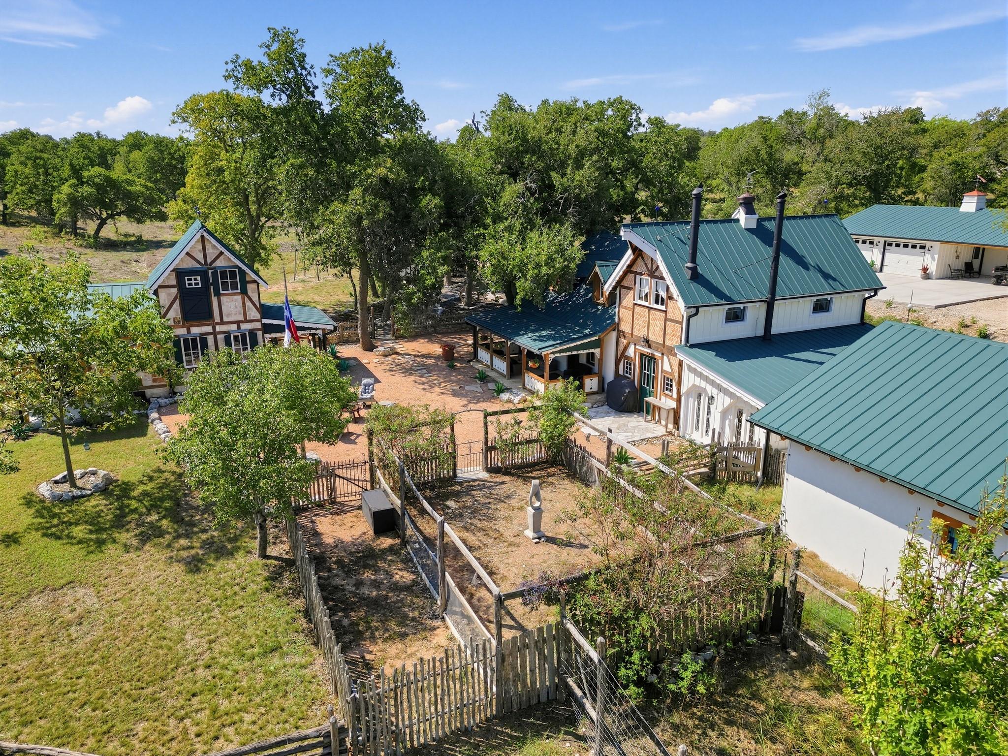 328 Himmel RD, Fredericksburg, TX 78624 photo 4