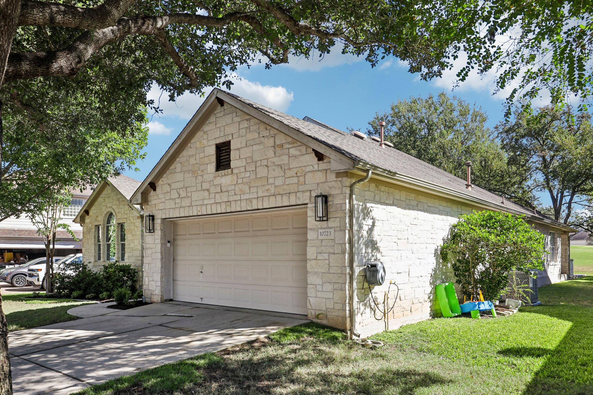 10723 River Plantation DR, Austin, TX 78747 photo 2