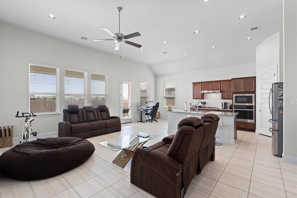 17211 Calipatria LN, Pflugerville, TX 78660 photo 2