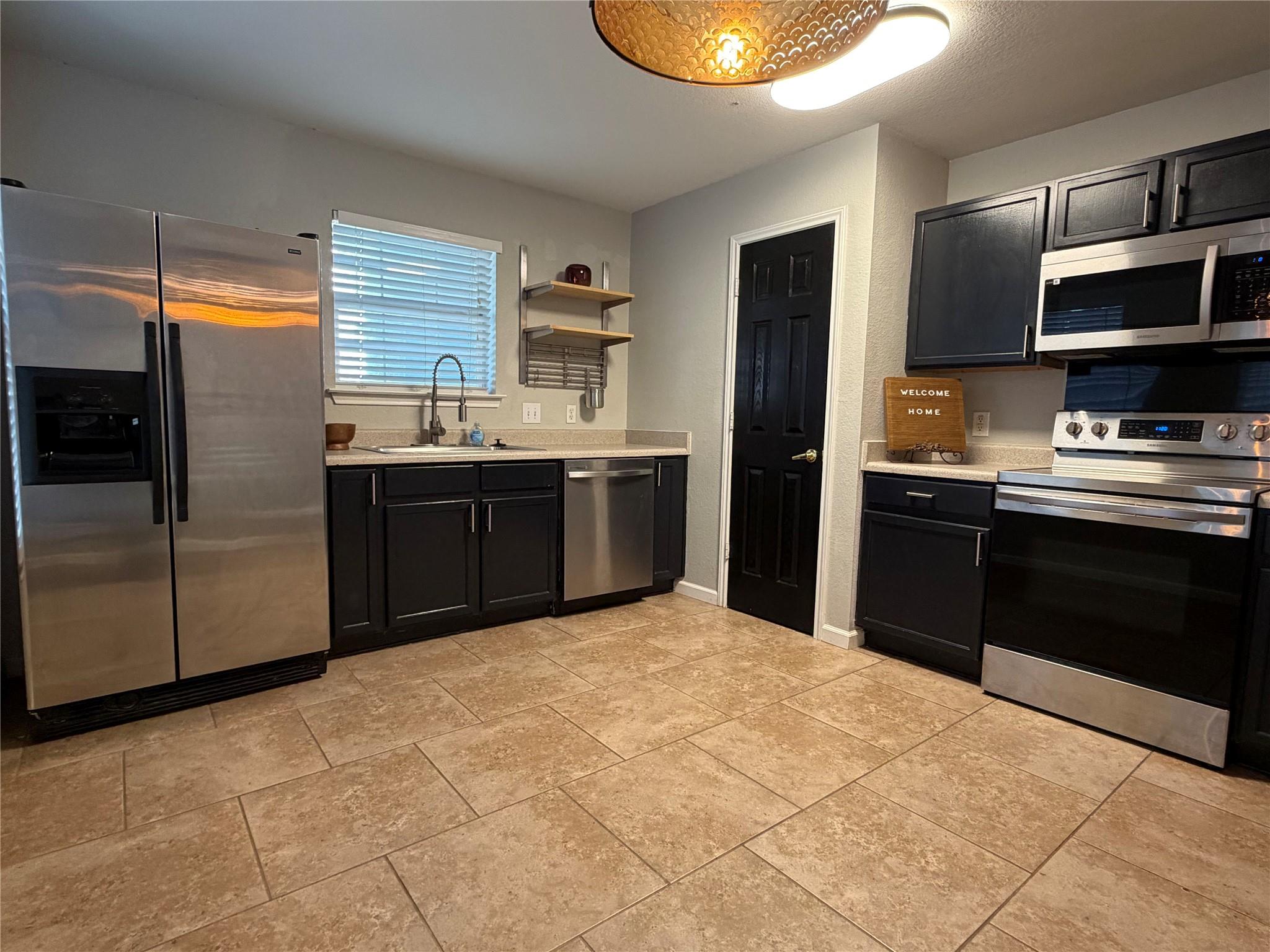 7108 Walkup LN, Austin, TX 78747 photo 2