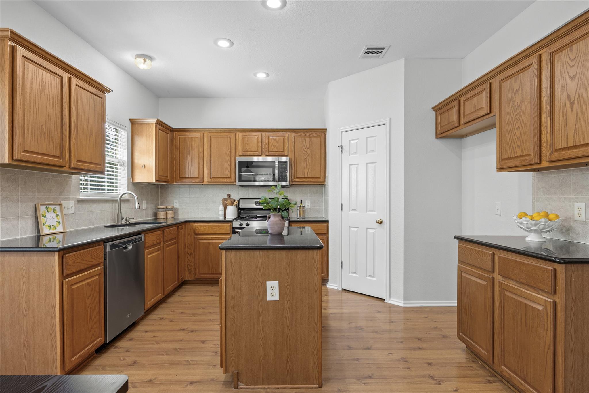 2633 Bolton ST, Austin, TX 78748 photo 4