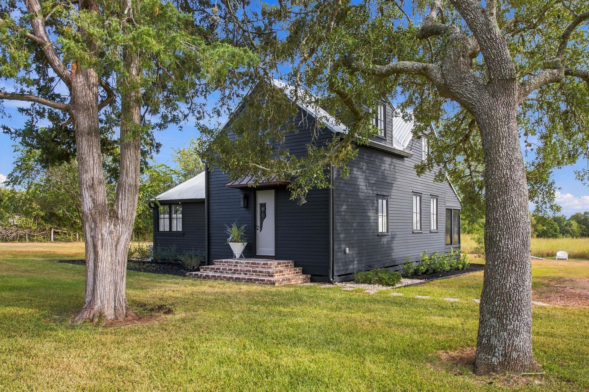 6389 Miller RD, New Ulm, TX 78950 photo 3