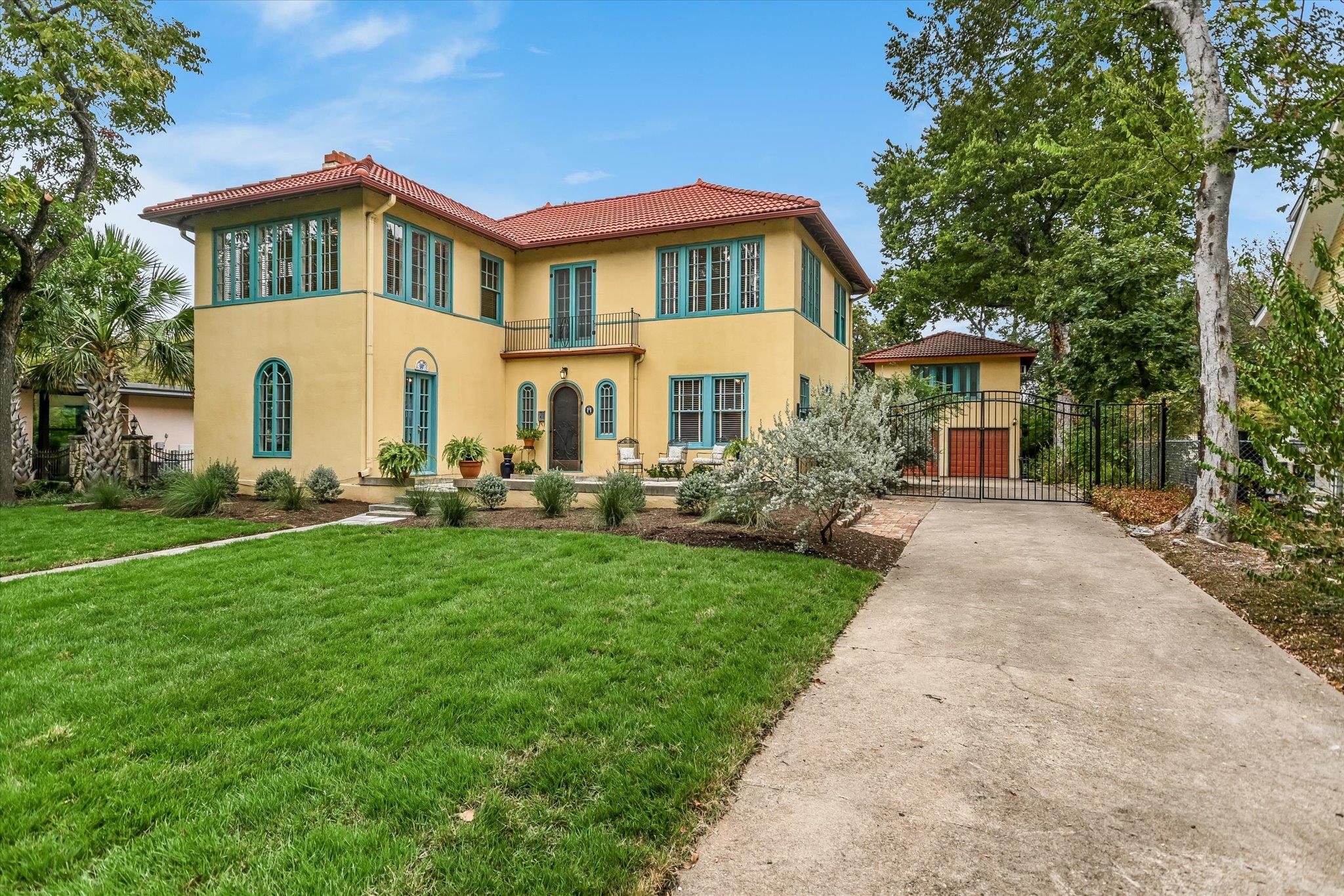 106 32nd ST, Austin, TX 78705 photo 2