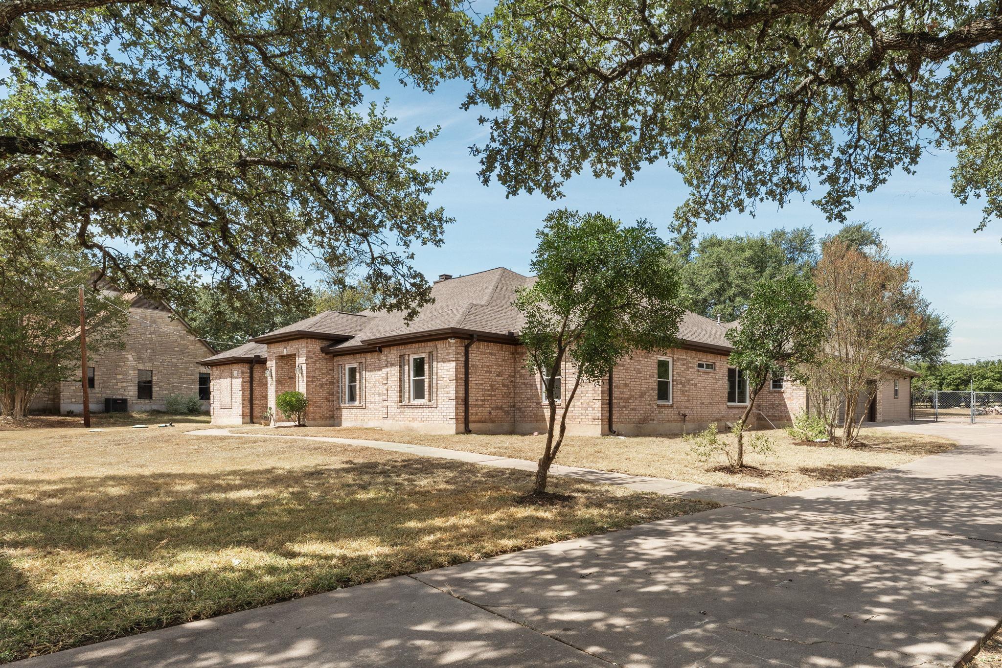 2004 Fountainwood DR, Georgetown, TX 78633 photo 2