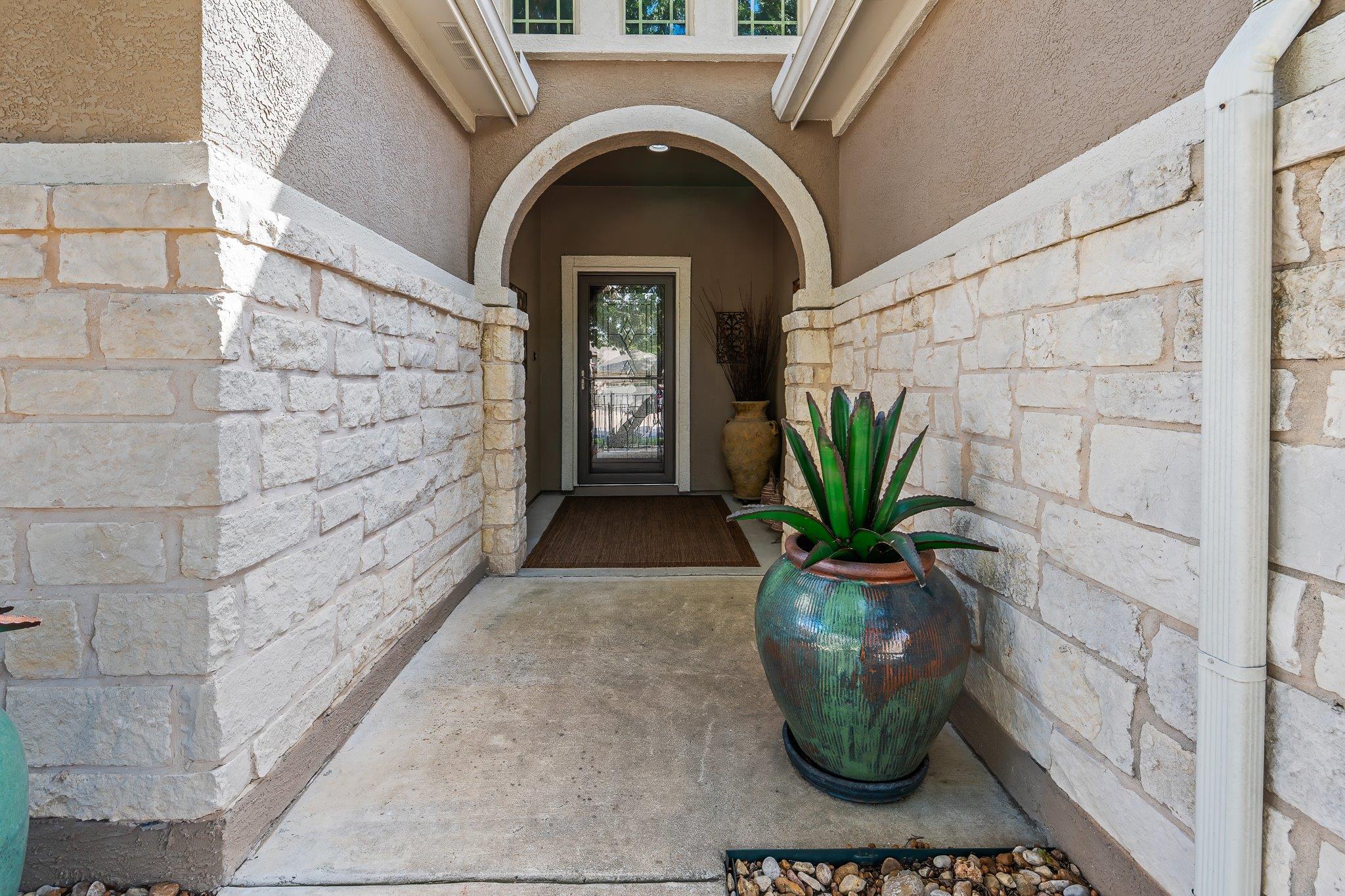 512 Martin Creek LN, Georgetown, TX 78633 photo 2