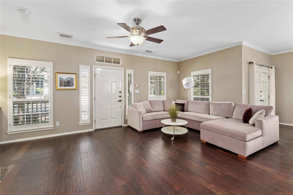 2730 Kinney Oaks CT, Austin, TX 78704 photo 4