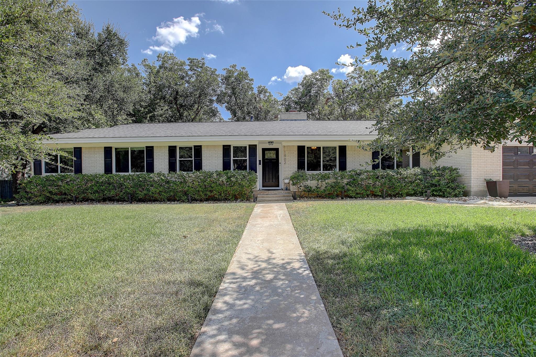 1902 18th ST, Georgetown, TX 78626 photo 2