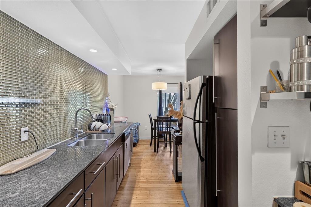 Akoya Condo Amd