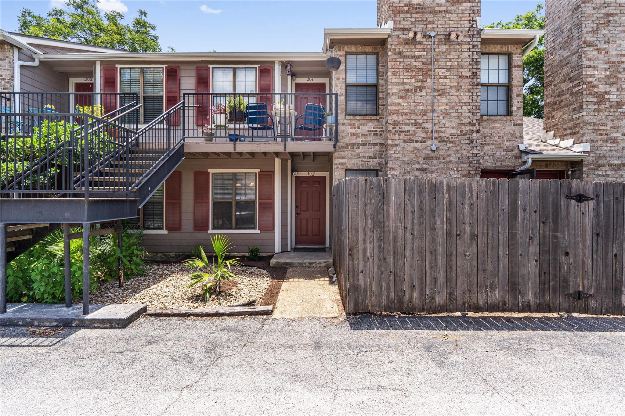 Pearl Street Condo Ph 01