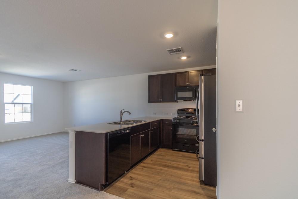 17717 Oso CV, Elgin, TX 78621 photo 5