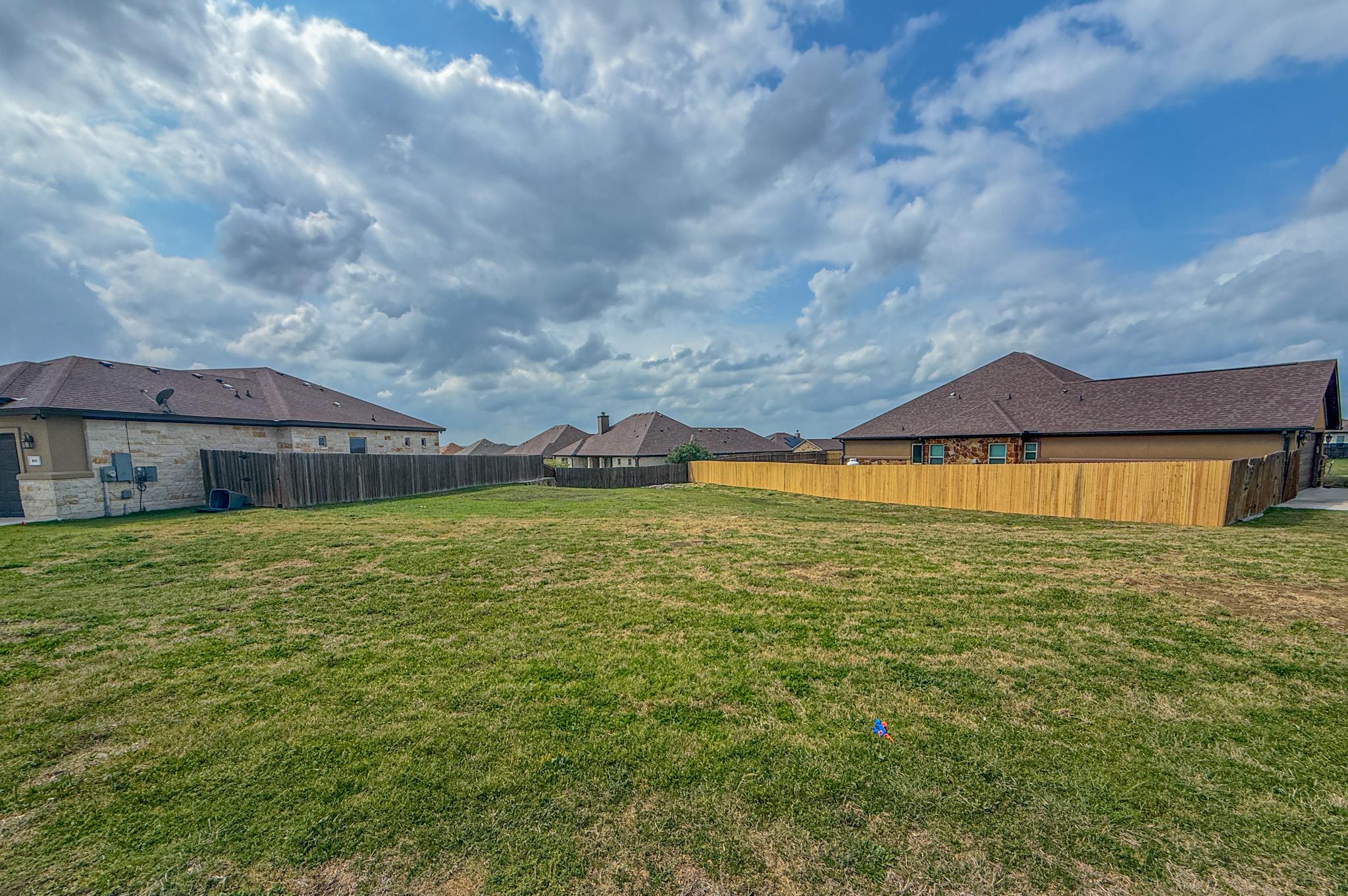 169 Greg LN, Jarrell, TX 76537 photo 2