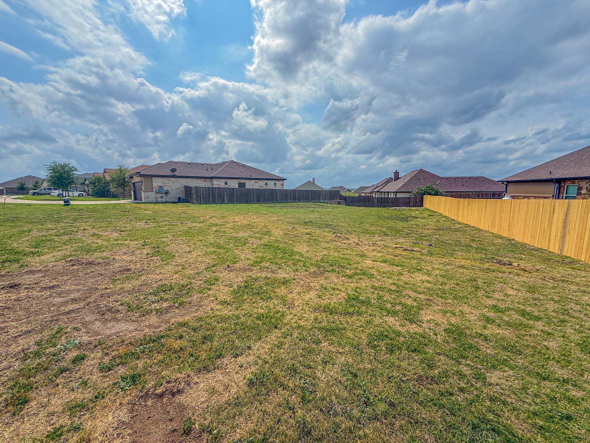 169 Greg LN, Jarrell, TX 76537 photo 3