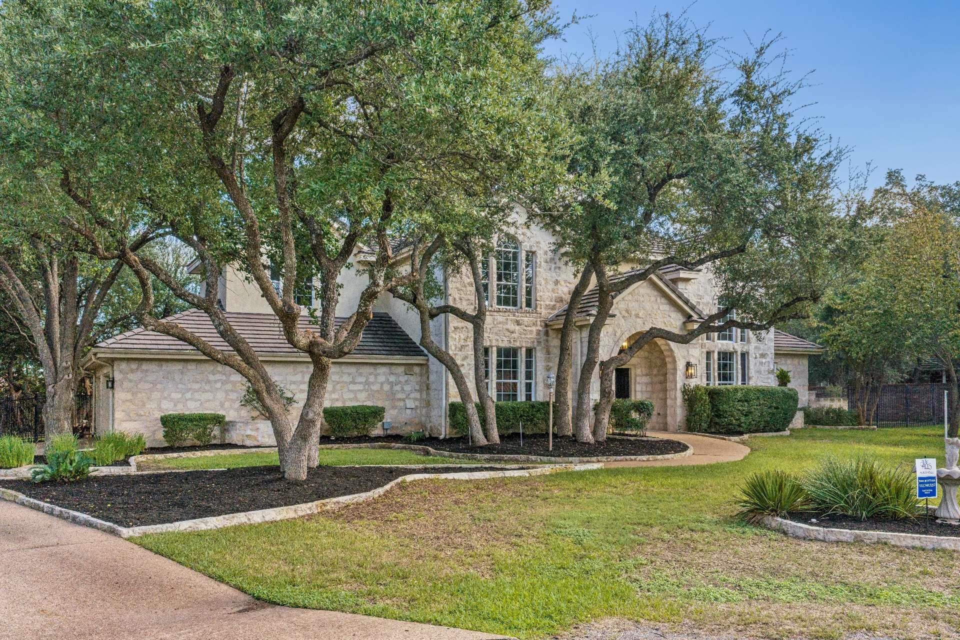 4 Mayleaf CV, The Hills, TX 78738 photo 2