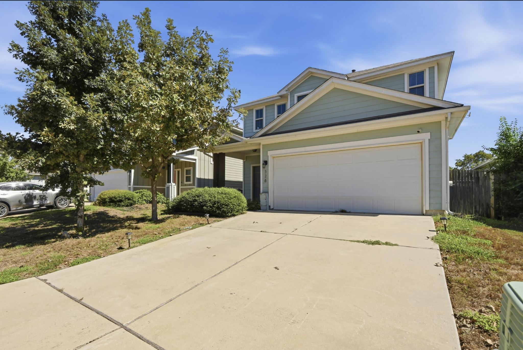 528 Twisted Oaks LN, Buda, TX 78610 photo 4