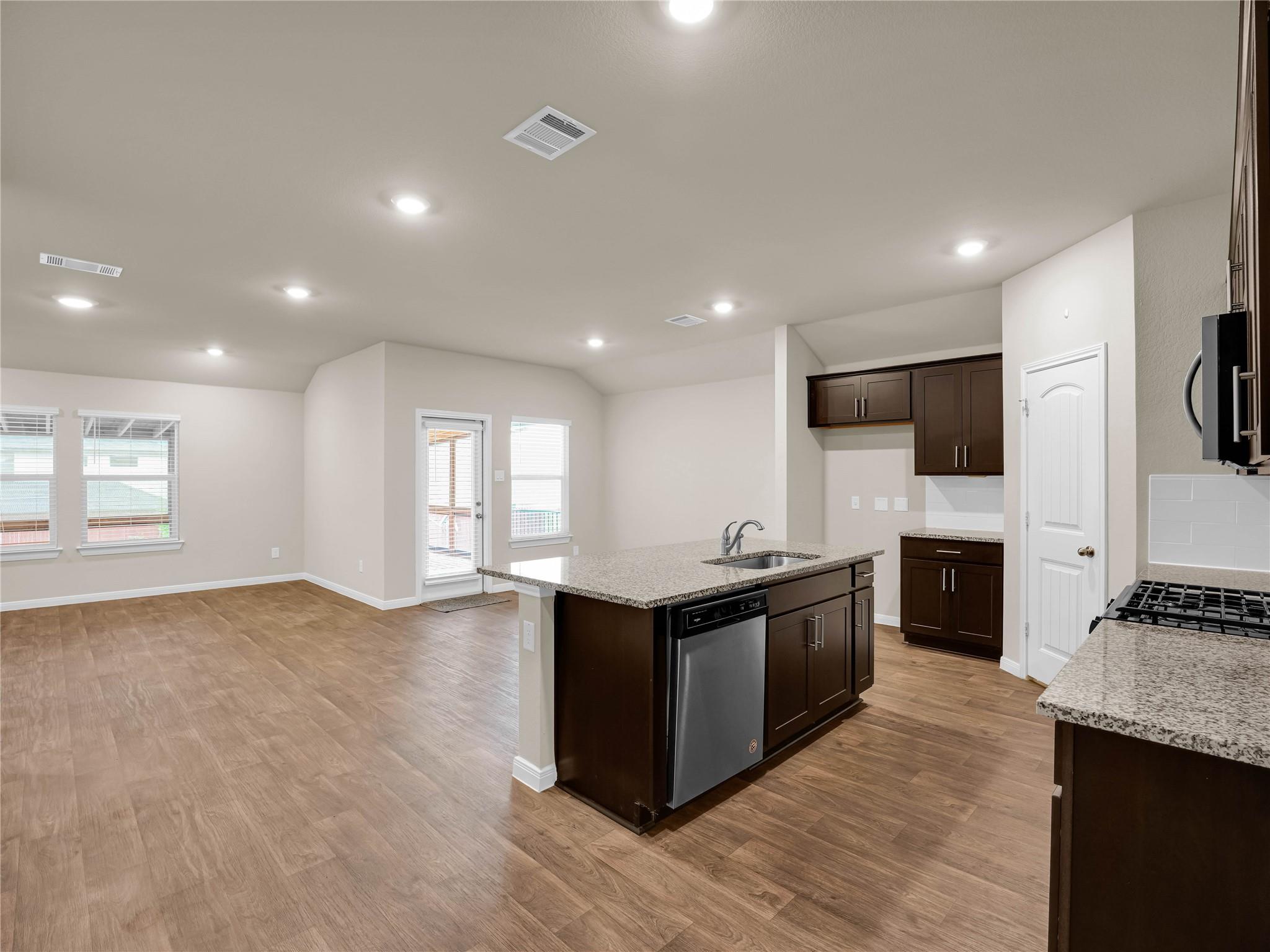 127 Sky Meadows CIR, San Marcos, TX 78666 photo 5