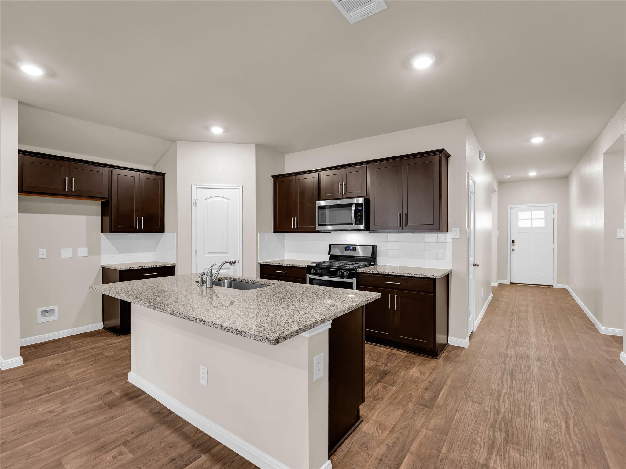 127 Sky Meadows CIR, San Marcos, TX 78666 photo 4