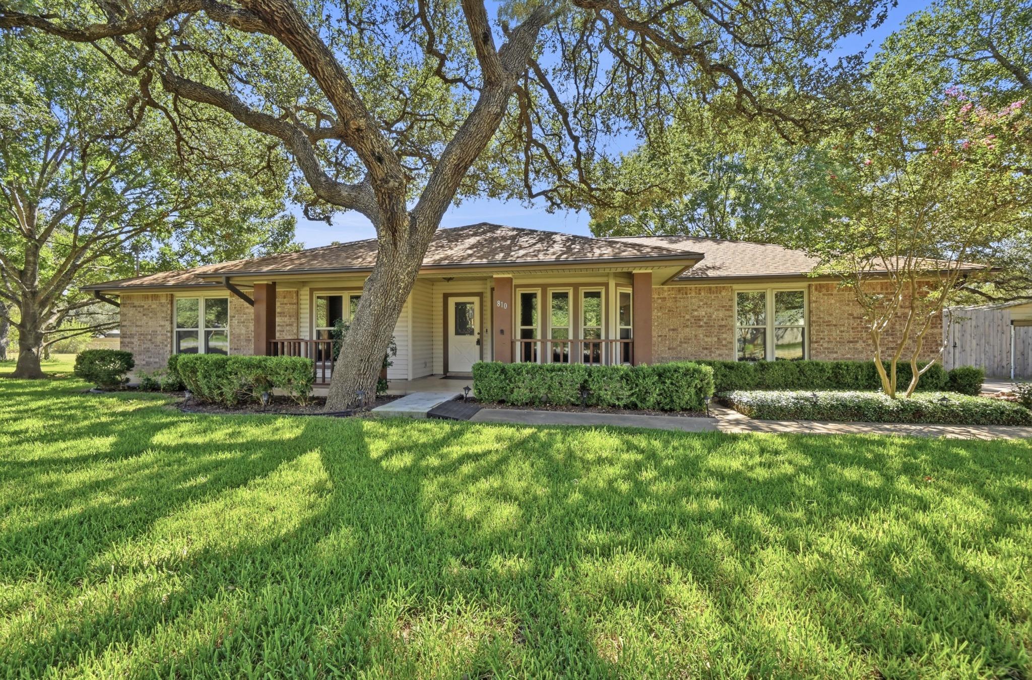 810 Pine Siskin DR, Buda, TX 78610 photo 2