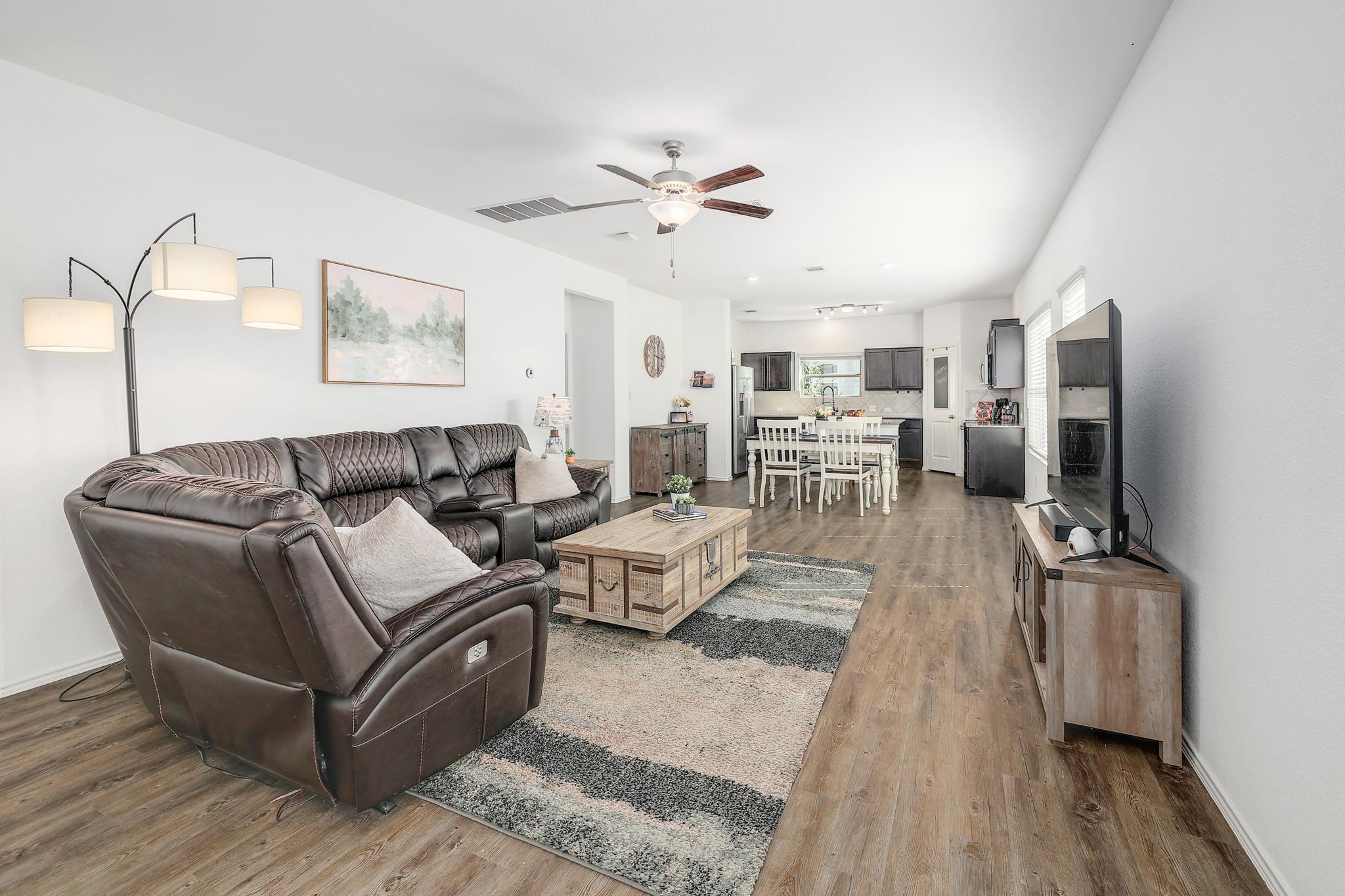 735 Circle WAY, Jarrell, TX 76537 photo 2