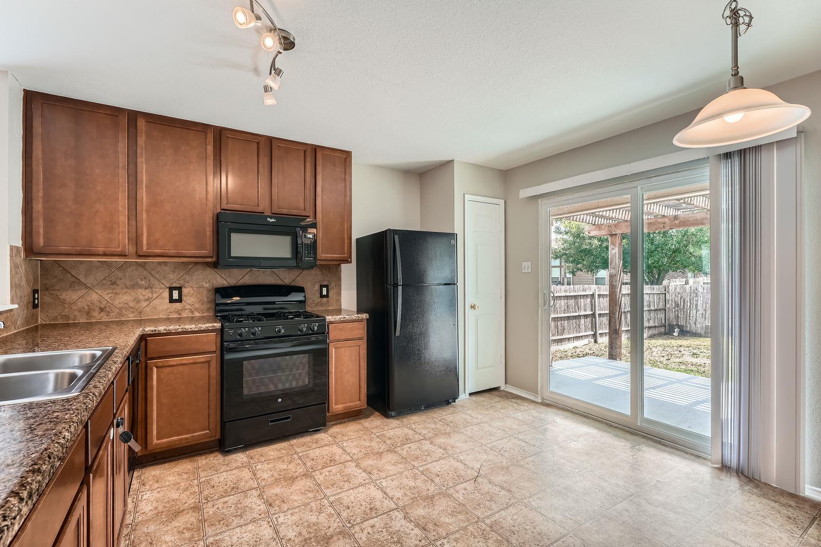 315 Moonwalker TRL, Buda, TX 78610 photo 4