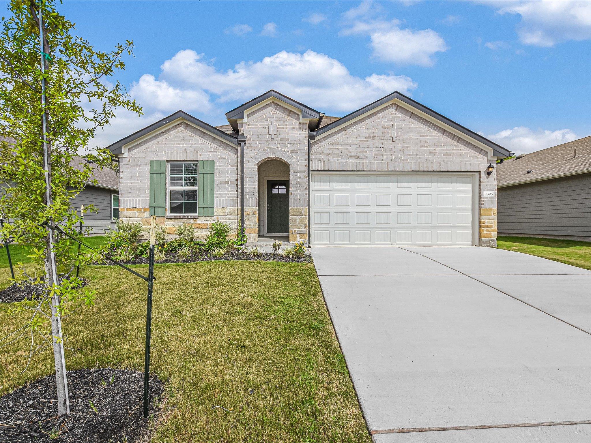 1305 CAMDEN LN, Lockhart, TX 78644 photo 3