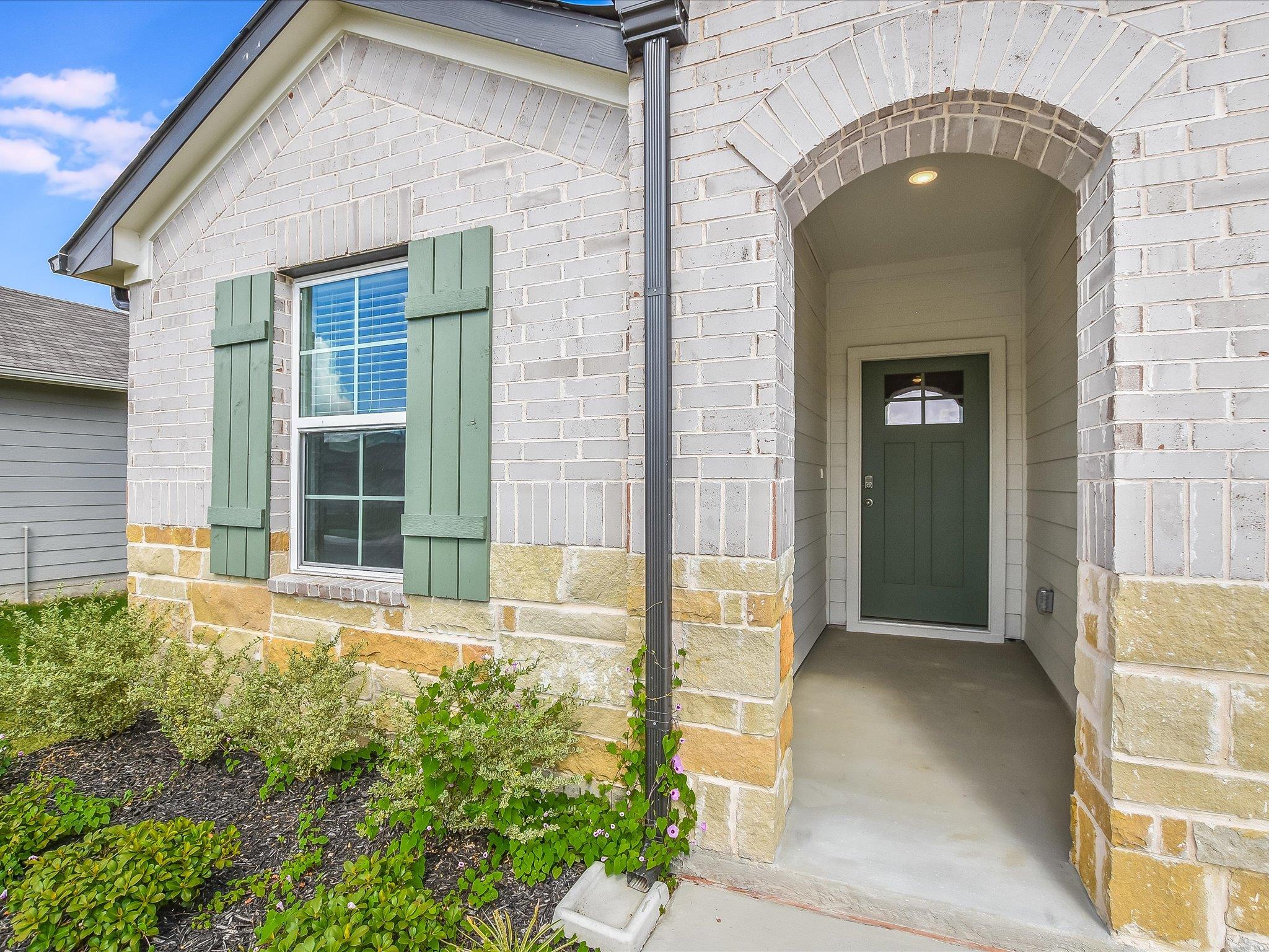 1305 CAMDEN LN, Lockhart, TX 78644 photo 4