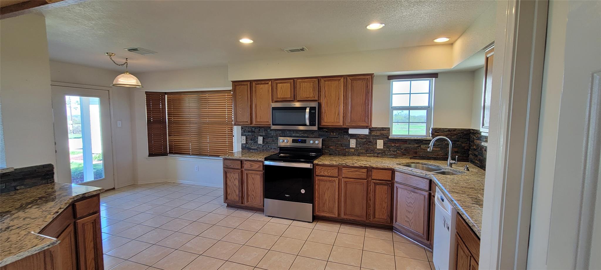 10616 Doyle RD, Del Valle, TX 78617 photo 3
