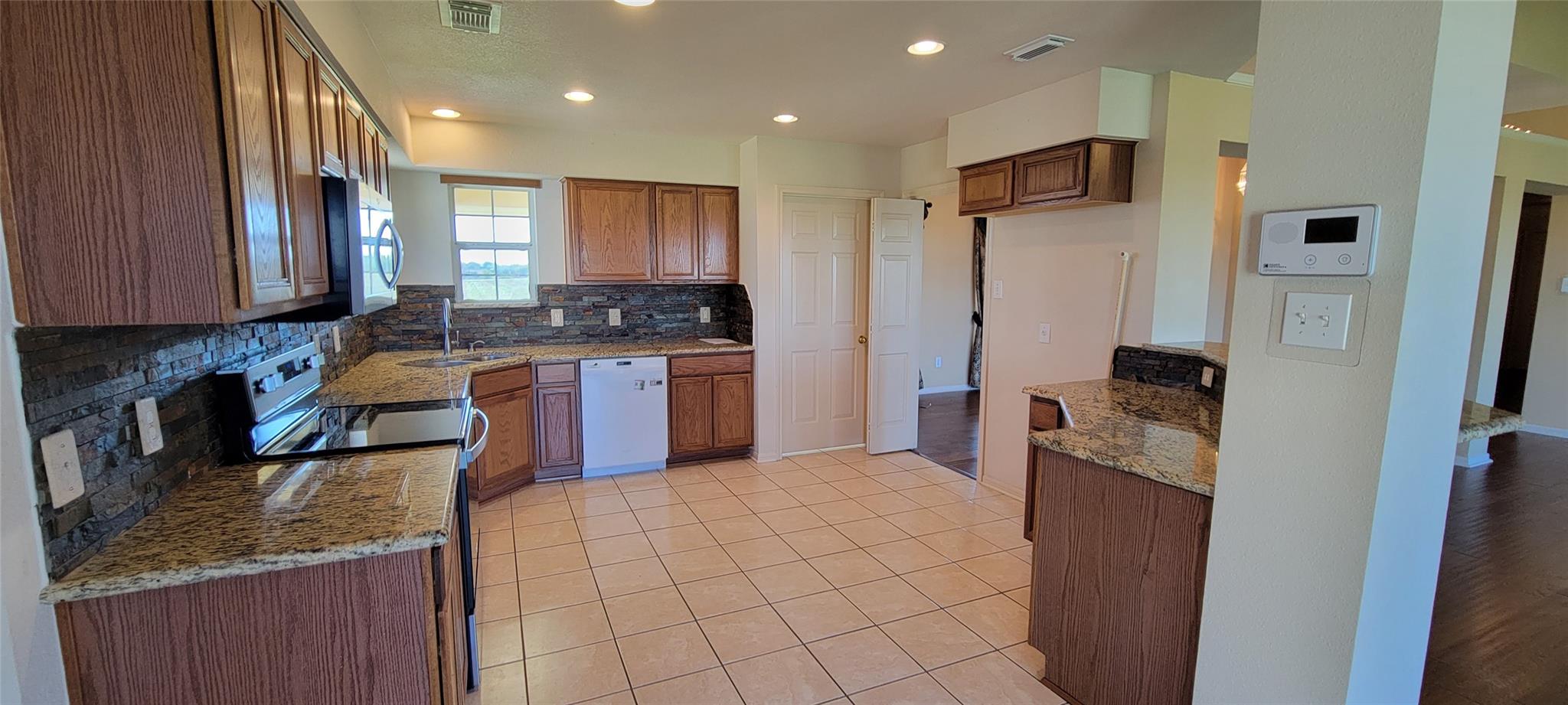 10616 Doyle RD, Del Valle, TX 78617 photo 5