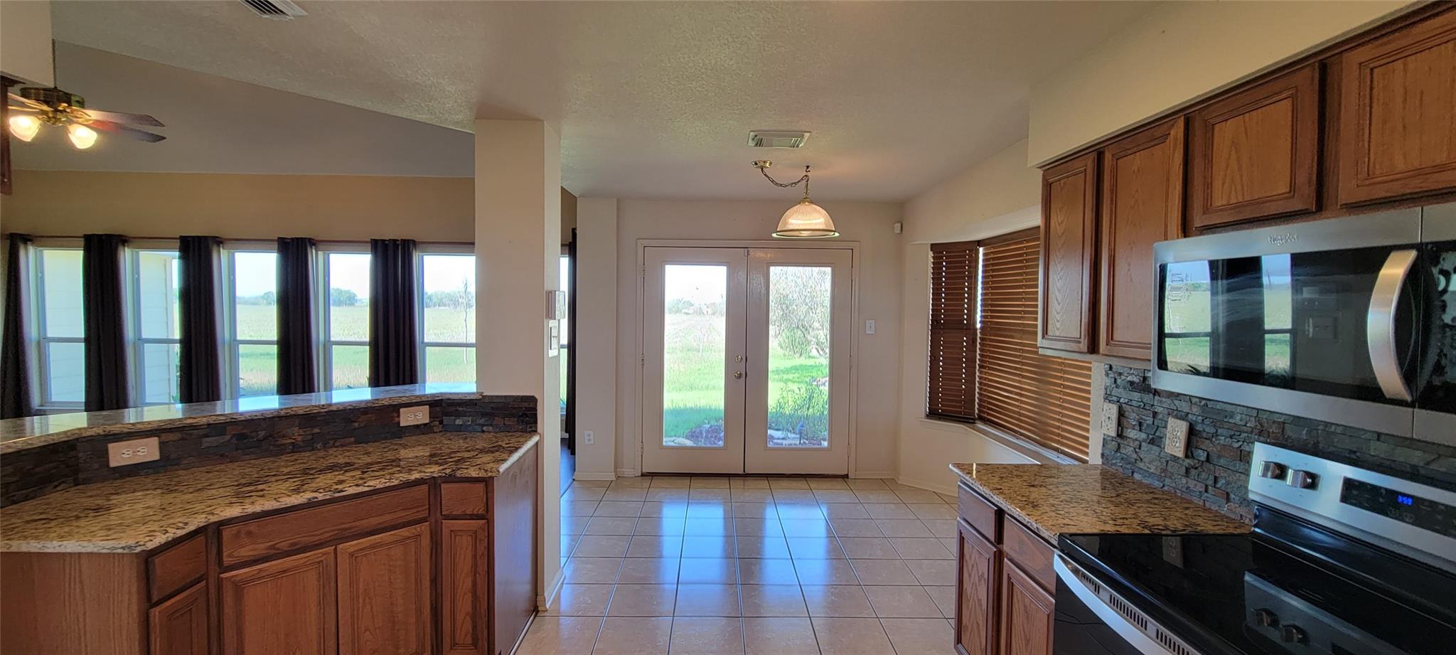 10616 Doyle RD, Del Valle, TX 78617 photo 4