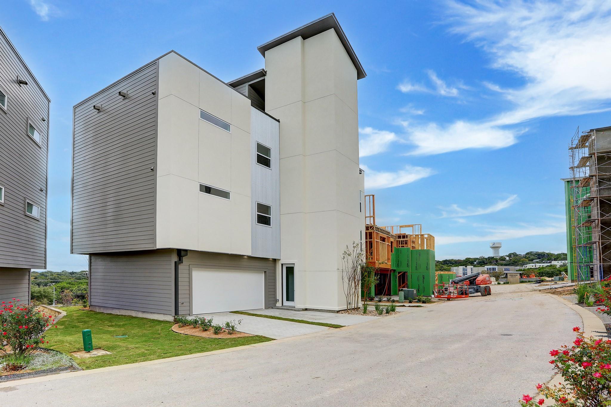 LAKESIDE VILLAS CONDOMINIUMS