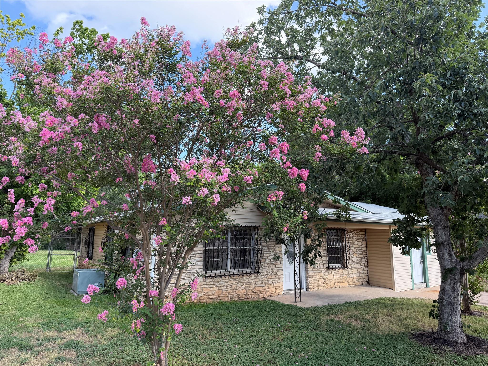 1060 Gardner, Austin, TX 78721 photo 4