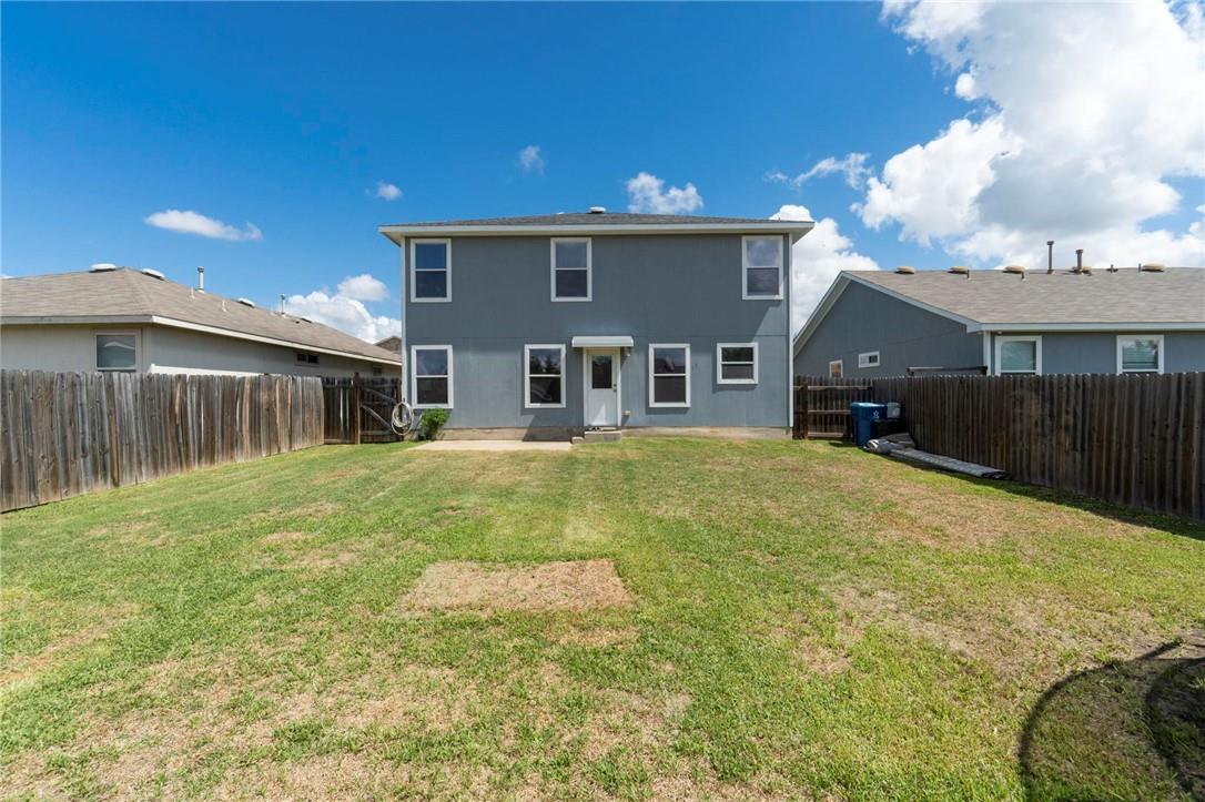 18425 Crestwind LN, Elgin, TX 78621 photo 3